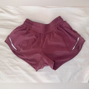 LULULEMON HOTTY HOT SIZE 2 2.5 INCH